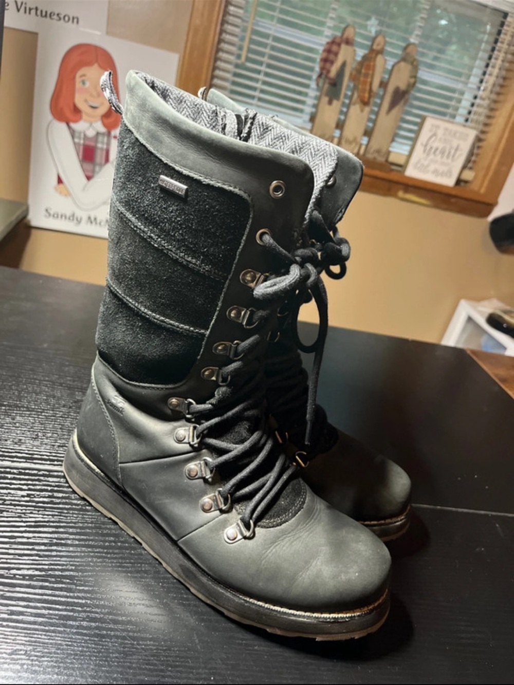 Women’s Kamik waterproof boots size 8